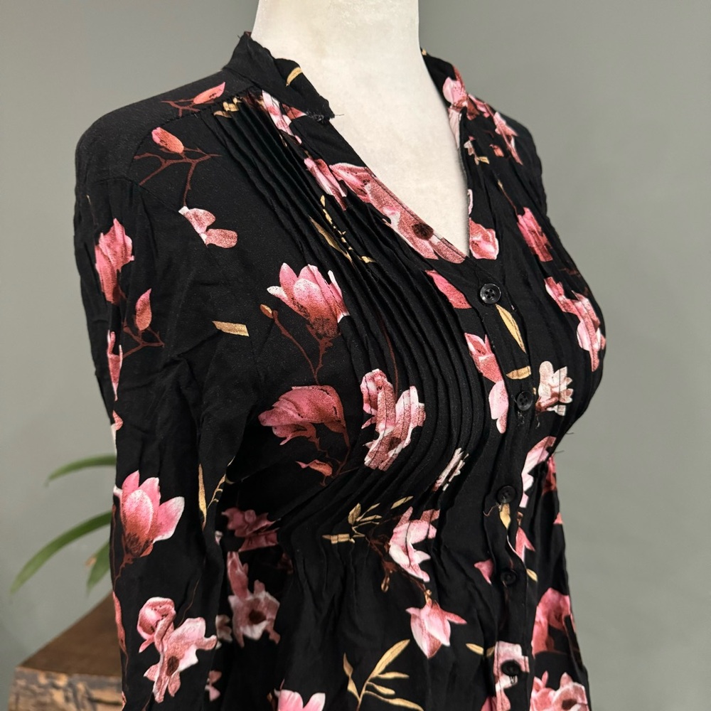 Majora Mid-Sleeve Button Up - Picture 2 of 13